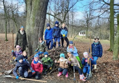 Meldung: Grundschüler, Parkverein und Freiwillige helfen beim Frühjahresputz im Schlosspark
