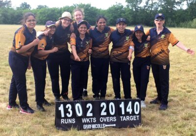 Cricket:  Frauen weiter vorn