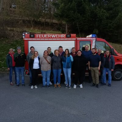 Foto zur Meldung: Erste-Hilfe-Kurs im Tresdorfer Feuerwehrhaus – 15 Teilnehmer lernten Grundlagen