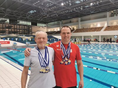 Werner Pahnke und Michael Ritter nach den erfolgreichen Meisterschaften in der Berliner SSE Schwimmhalle (Bild vergrößern)