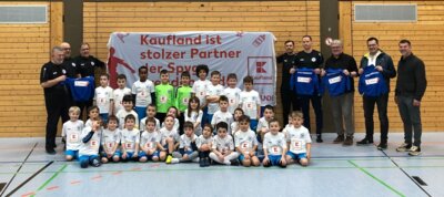Kaufland stattet den Kinderfußball der SpVgg Freudenstadt mit Spiel- und Trainingskleidung aus!! (Bild vergrößern)