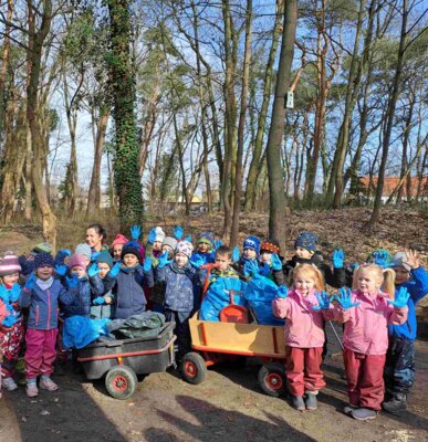 Die Kinder der Kita Märchenland sammelten Unrat im Stadtwald I Foto: Sarah Laminski (Bild vergrößern)