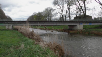 Foto zur Meldung: Brücke über die Schwarze Elster bei Bärhaus wird saniert