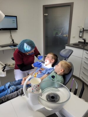 Zahnarztbesuch der Kita Müs in der Praxis von Frau Dr. Czarkowski in Großenlüder