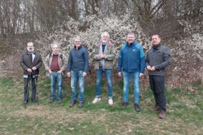 Naturfreunde besuchten das Weiche Lungenkraut in Jossgrund: (von links) Helmut Zeh, Klaus Hemm, Franz Walter, Manfred Geis, Klaus Weismantel und Eddy Röder.