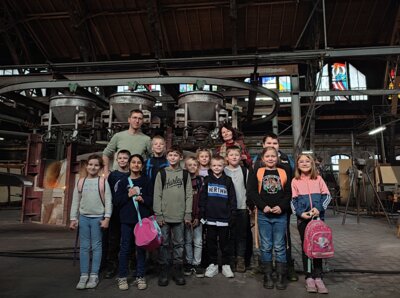 Foto zur Meldung: Röslauer Schüler besichtigen die Glashütte Lamberts in Waldsassen