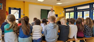 Autor Jean Philippe Devise besucht unsere Schule (Bild vergrößern)