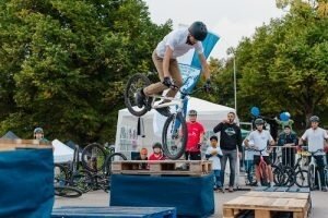 Bayerische Trial Fahrer bei Outdoor-Sportfestival im Olympiapark (Bild vergrößern)