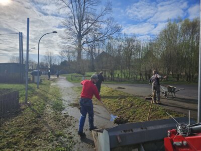 Foto zur Meldung: Frühjahrsputz auf dem Festplatz in Voigtsdorf erfolgreich durchgeführt