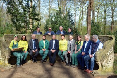 Vorschaubild zur Meldung: Infrastrukturminister Brandenburg besucht Internationale Jugendbauhütte in Altdöbern mit Förderzusage