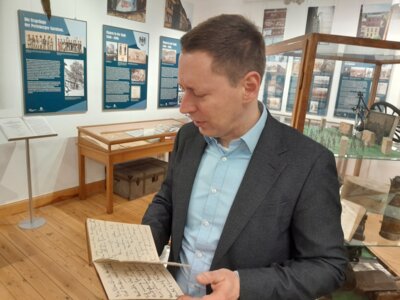 Meldung: Fielmann Group AG kauft Ulanen-Lanze und Tagebuch der Marie Niese für das Stadt- und Regionalmuseum an