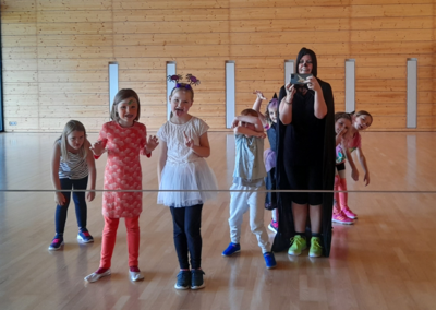 Meldung: Tanz-AG des Jugendbegleiterprogramms mit Steffi Göpfert im Halloween-Fieber