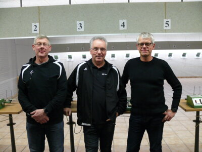 Erfolgreiche Schützen: Heinz Gerd Leuftink, Hermann Schulte und Joachim Weber (von links nach rechts)