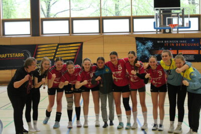 Platz 3 für unsere B-Jugend in der Bezirksoberliga (Bild vergrößern)