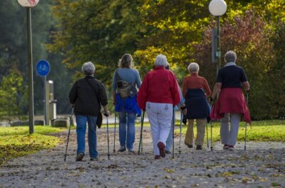 Vorschaubild zur Meldung: Neues Kursangebot „Nordic Walking für Seniorinnen und Senioren“