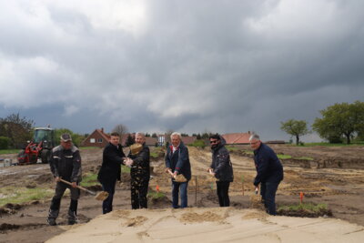 Erster Spatenstich für ein neues Grundstücksprojekt am Lerchenwinkel in Kloster Lehnin (Bild vergrößern)