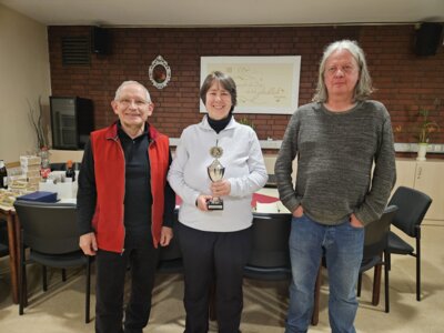 Berliner Meisterin: Sibylle Guder, Vizemeister Peter Baranowsky links und 3. Platz für Gerhard Grob von ChessNation (Bild vergrößern)