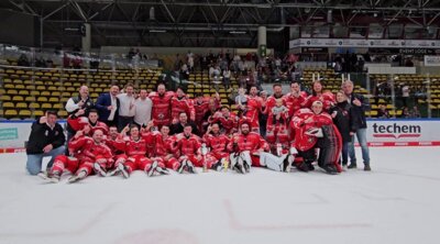 Die Roten Teufel sind sensationell Hessenliga-Meister: 7:4-Sieg gegen den Topfavoriten Kassel (Bild vergrößern)