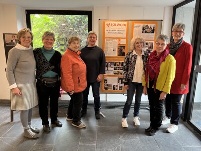 Aktuell im Arbeitskreis Helmstedt aktiv sind (v.l.n.r.) Gisela Doil, Dr. Martina Helmstedter-Rösner, Barbara Grünwald, Luca Lehmann, Cornelia Bosse, Pfarrerin Birgit Rengel, Dorothea Dannehl / Foto: Luca Lehmann für SOLWODI