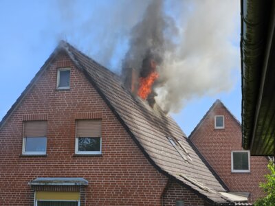 Foto zur Meldung: FEU 2 – Dachstuhlbrand