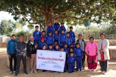Neue Schuluniformen für die Siddheshwor Grundschule in Mugan