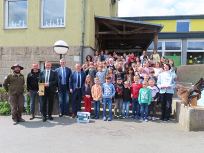 Link zu: Zertifizierung der Kreaktiven Grundschule Röslau zur Naturpark-Schule