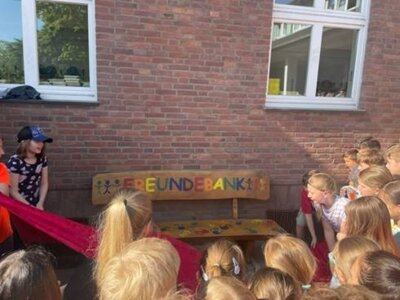 Einweihung der Freundebank (Bild vergrößern)