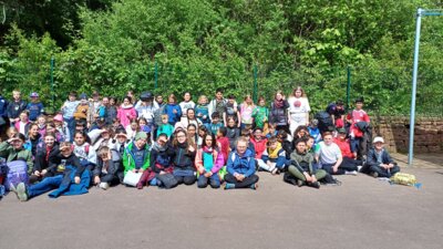 Foto zur Meldung: Die Klassen 3a und 4a treffen ihre Partnerklassen