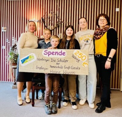 v.l. Claudia Bajorat (Hospiz), Fridolin, Louis, Lucy, Clara und Anke Dörner (Peeneschule)