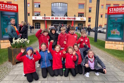 Foto zur Meldung: Einlaufkinder bei dem 1. FC Union Berlin in Köpenick