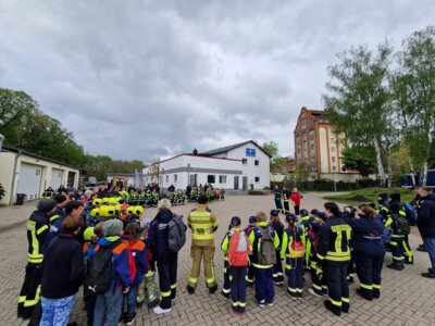 Schritt Eins der Feuerwehr-Karriere-Leiter (Bild vergrößern)