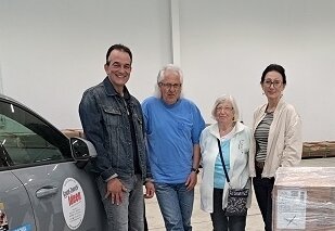 Ihre "ausgeschnittenen" Briefmarken und auch "Briefmarken-Sammlungen" können wirklich Menschen helfen! (Bild vergrößern)