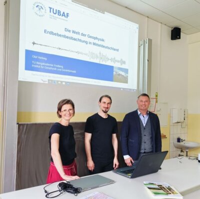 Seismometer an der Oberschule installiert (Bild vergrößern)