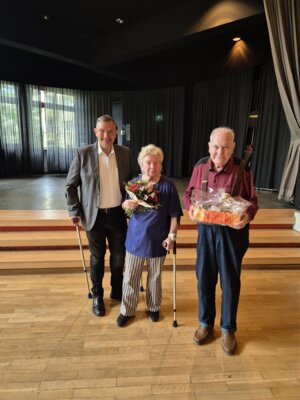 Erfolgreicher Seniorennachmittag in Niederdorfelden: Gemeinde feiert und ehrt ihre Ältesten (Bild vergrößern)