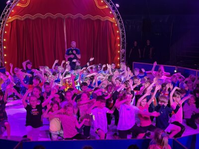 Zirkus Casselly zu  Besuch an der Josefschule (Bild vergrößern)