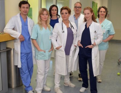 Sina-Valeska Jung, Muriel Baumeister, Isabel Hinz, Soheil Boroumand (vorn, v.r.). Foto: Andreas Staindl (Bild vergrößern)
