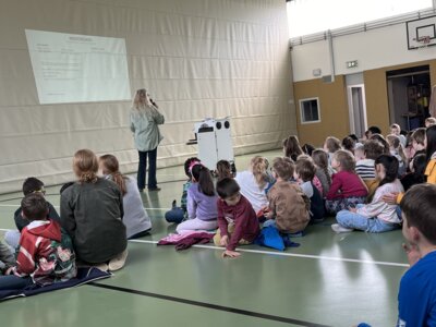 Grundschule an den Kastanien - na Logo!