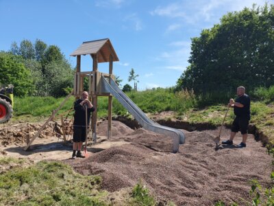 Neues Spielgerät auf der Leimenkuhle aufgebaut (Bild vergrößern)