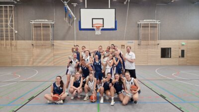 1. Damen: Licht und Schatten bei erstem Saisonspiel (Bild vergr&ouml;&szlig;ern)