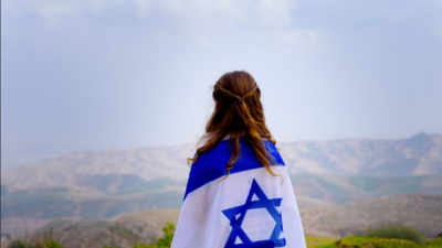 Mädchen mit Israelischer Flagge (Bild vergrößern)