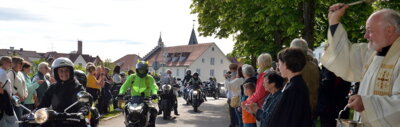 Meldung: Gut 130 Biker lassen sich segnen