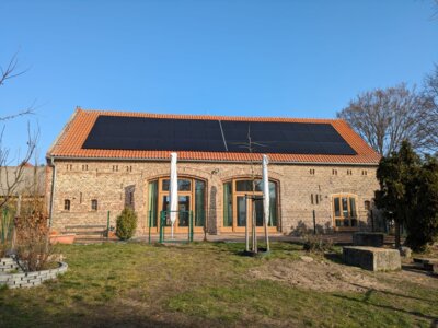 Photovoltaik auf Gemeindezentrum Langerwisch (Bild vergrößern)