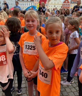 Tilda Oldag (Startnummer 1325) erzielte mit dem 3. Rang bei den Mädchen 8 die beste Platzierung unter allen Jarmener Kindern in Greifswald. (Fotos vom Citylauf: Dana Röthemeier)