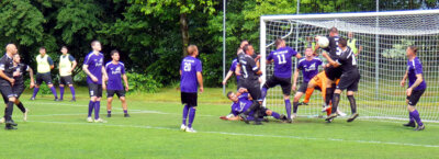 LSV-er mit 2:2 im Regenspiel gegen die TSG Lawalde (Bild vergrößern)