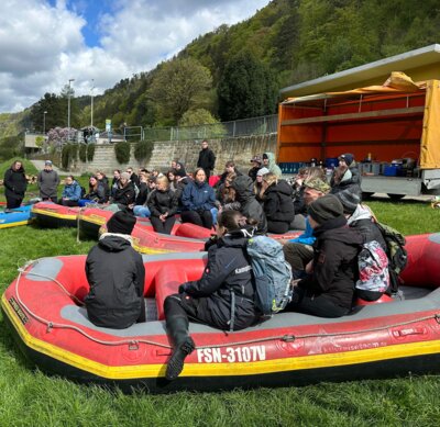 Erzieher auf dem Weg ins Abenteuer (Bild vergrößern)