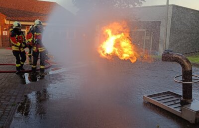Foto zur Meldung: Übung in der Brandsimulationsanlage