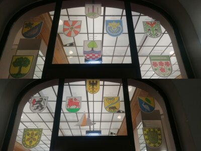 Wappen der Gemeinden und Ämter von Dahme-Spreewald vor dem Kreistagssaal. Fotos: Dörthe Ziemer (Bild vergrößern)