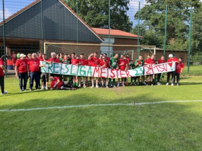 Unsere 1.Herren grüßt als neuer Kreisliga-Meister (Bild vergrößern)
