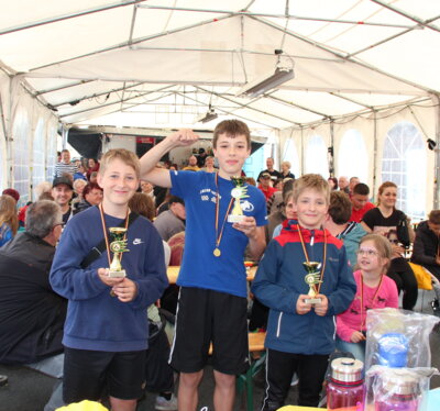 Die Sieger vom Seifenkisten-Rennen in Röppisch (Bild vergrößern)