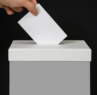 Helfende Hände am Wahlsonntag (Bild vergrößern)